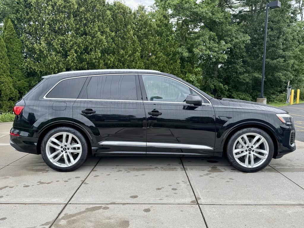 new 2025 Audi Q7 car, priced at $76,480
