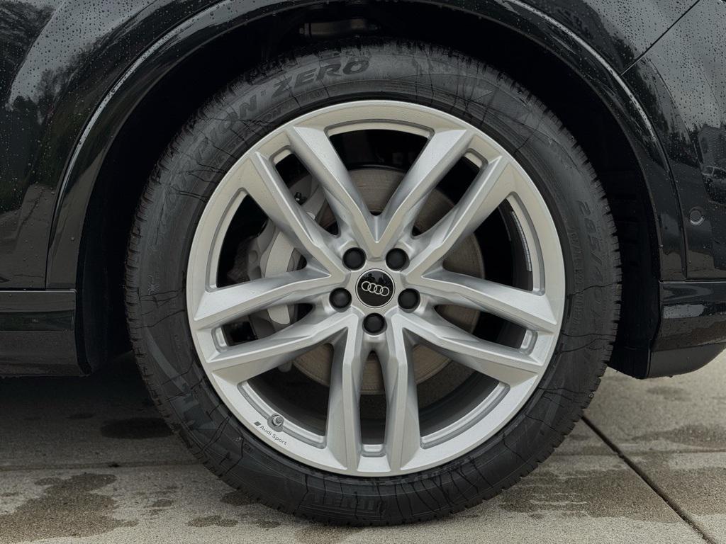 new 2025 Audi Q7 car, priced at $76,480