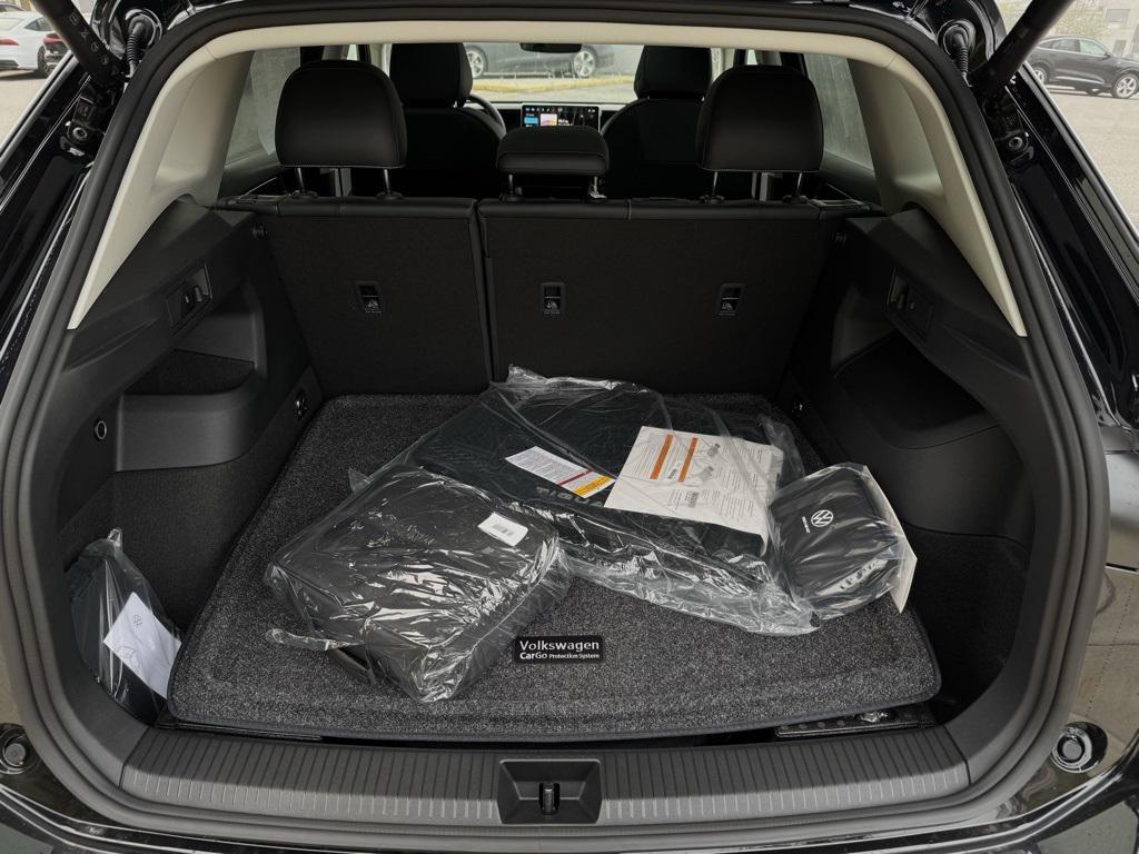 new 2025 Volkswagen Tiguan car, priced at $37,577