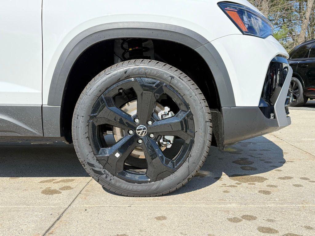 new 2026 Volkswagen Taos car, priced at $38,813
