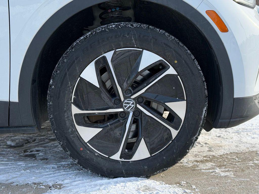 used 2022 Volkswagen ID.4 car, priced at $17,946