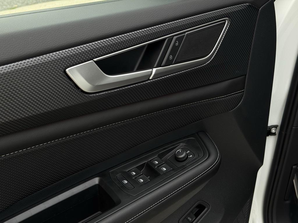 new 2026 Volkswagen Atlas Cross Sport car, priced at $53,571