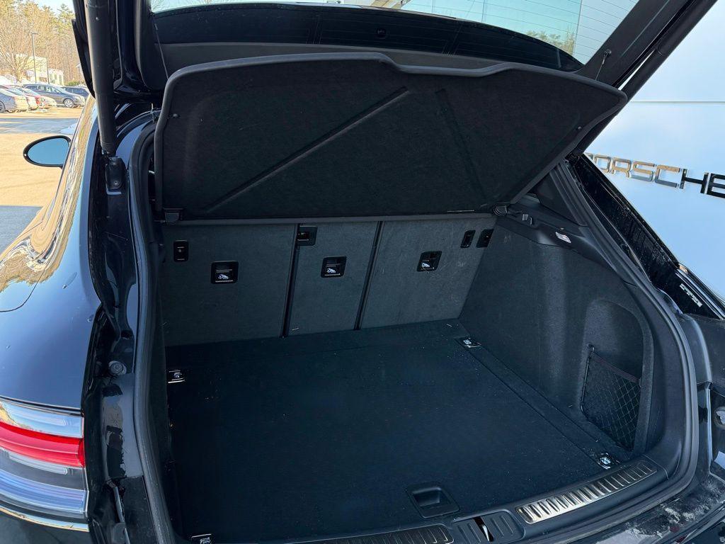 used 2025 Porsche Macan car