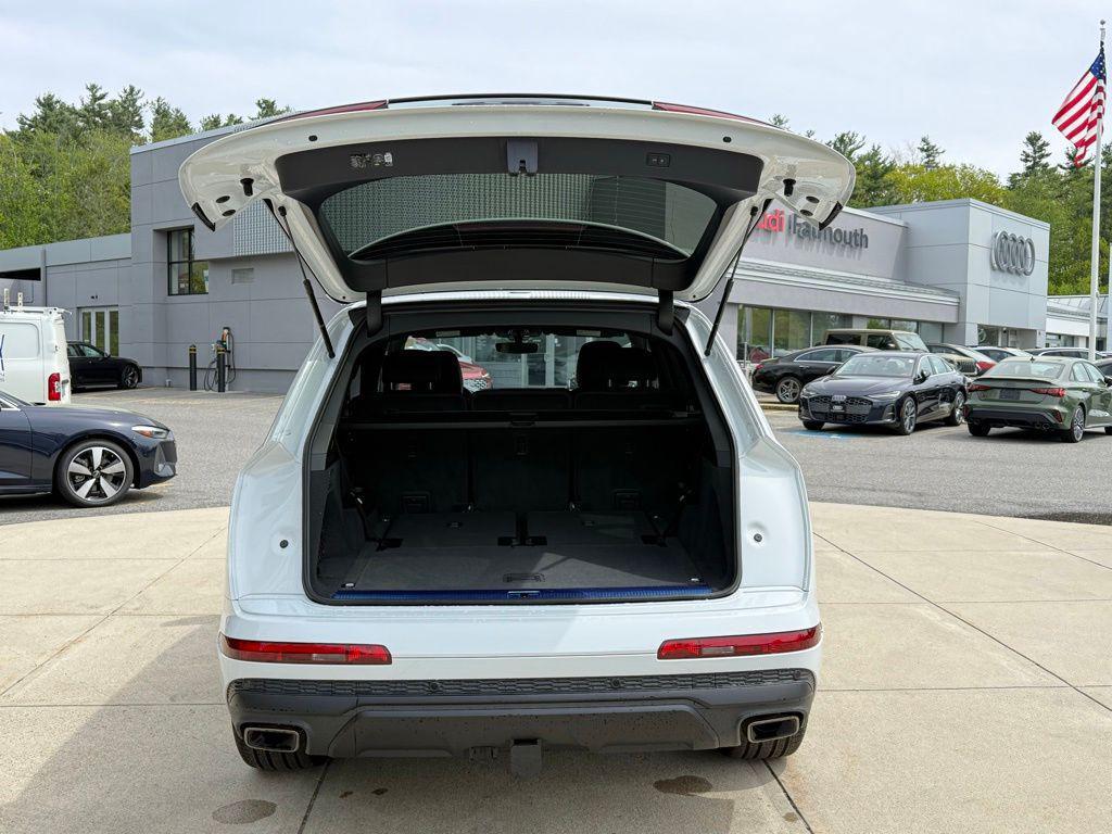 new 2026 Audi Q7 car, priced at $68,745