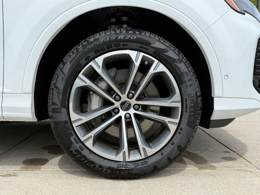 new 2026 Audi Q7 car, priced at $68,745
