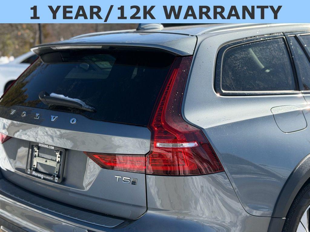 used 2021 Volvo V60 Cross Country car, priced at $25,365