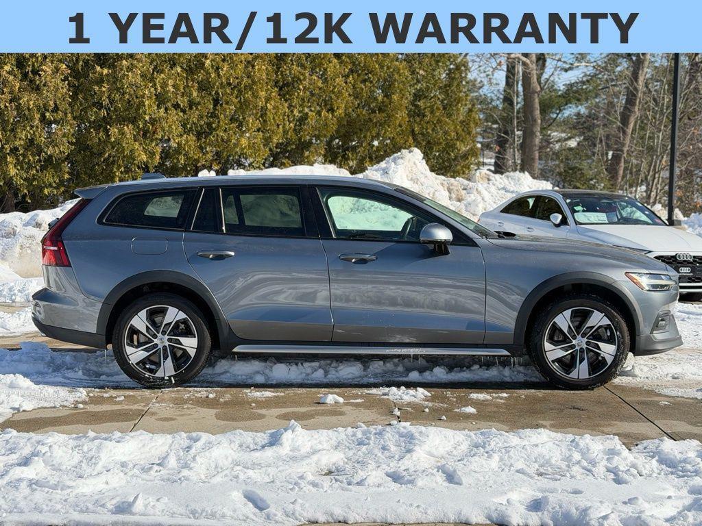 used 2021 Volvo V60 Cross Country car, priced at $25,365