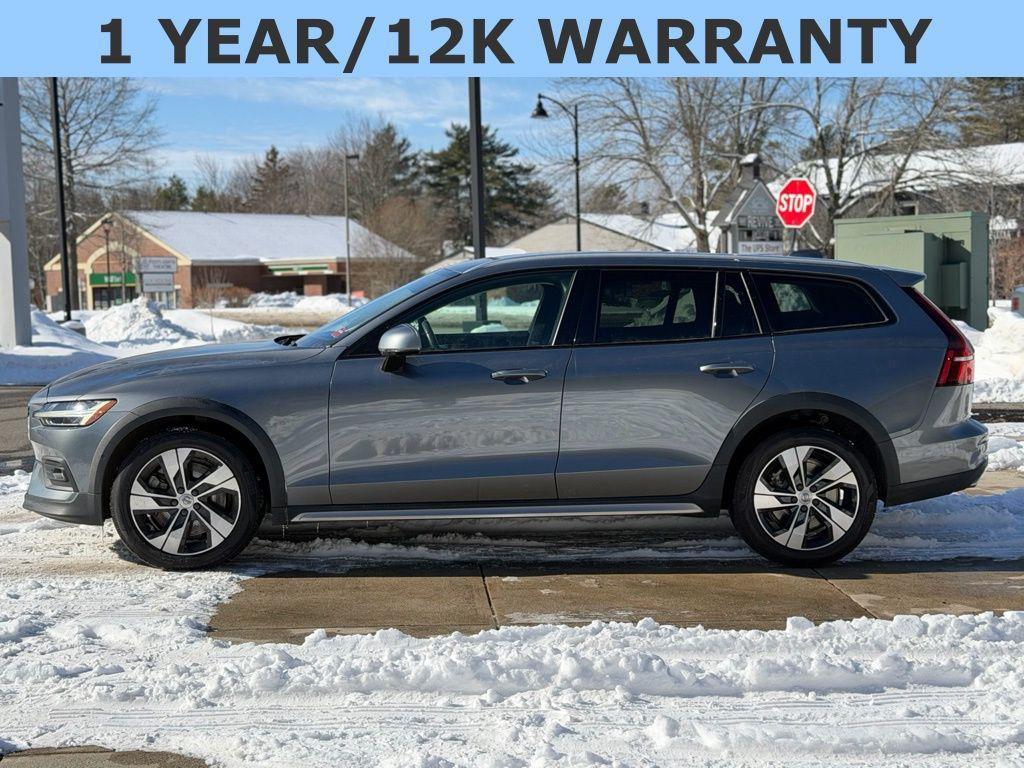 used 2021 Volvo V60 Cross Country car, priced at $25,365