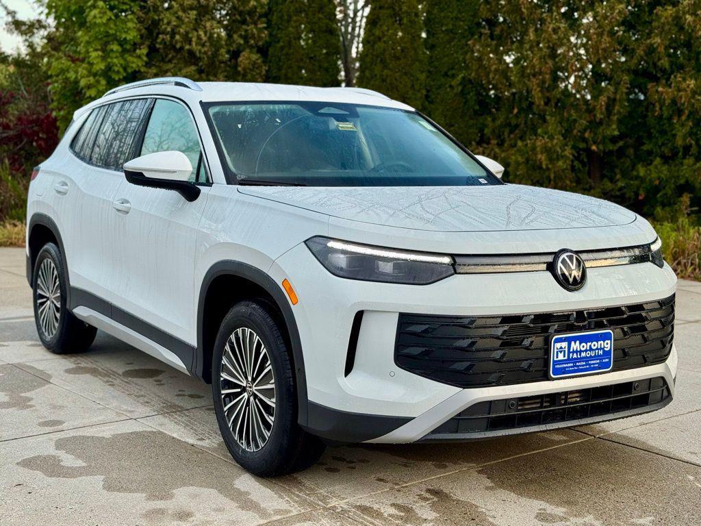 new 2025 Volkswagen Tiguan car, priced at $33,877