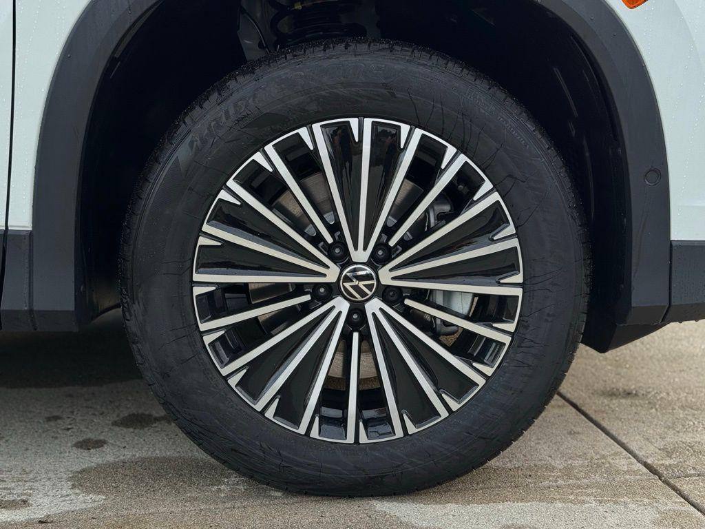 new 2025 Volkswagen Tiguan car, priced at $33,877