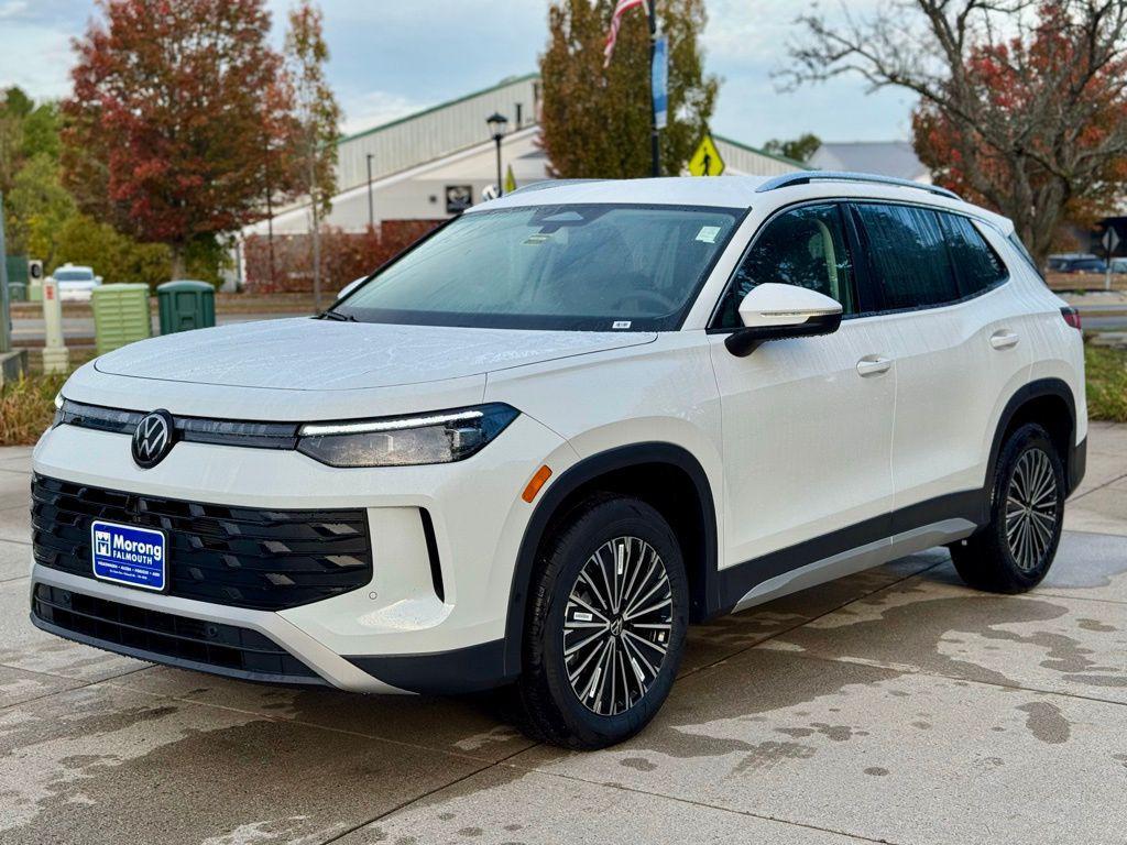new 2025 Volkswagen Tiguan car, priced at $33,877