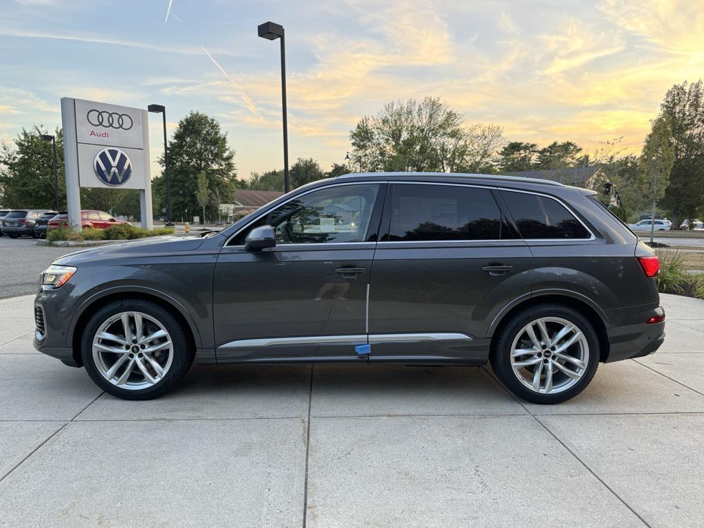 new 2025 Audi Q7 car, priced at $76,480