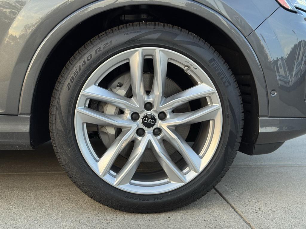 new 2025 Audi Q7 car, priced at $76,480