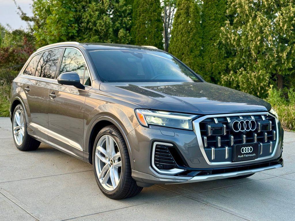 new 2025 Audi Q7 car, priced at $76,480