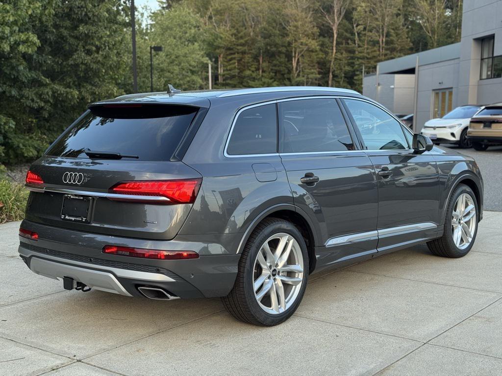 new 2025 Audi Q7 car, priced at $76,480