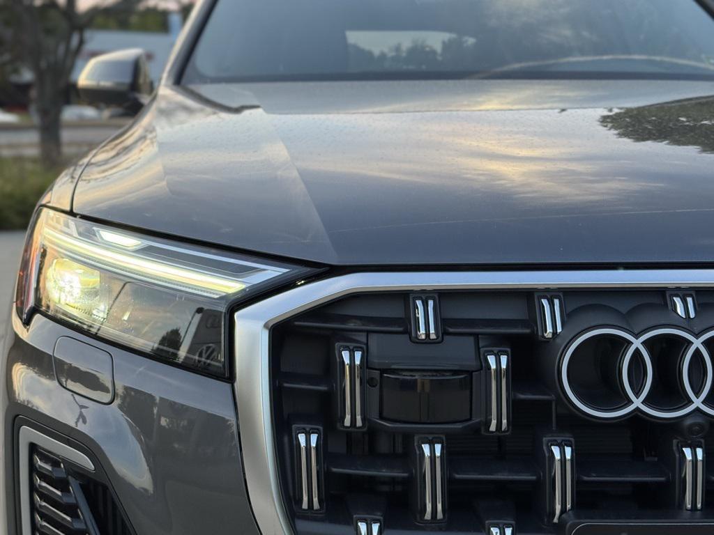 new 2025 Audi Q7 car, priced at $76,480