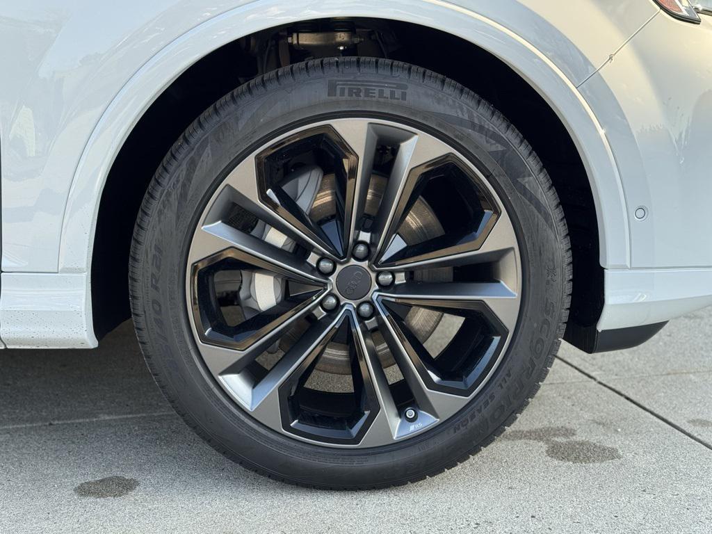 new 2026 Audi Q7 car, priced at $78,495