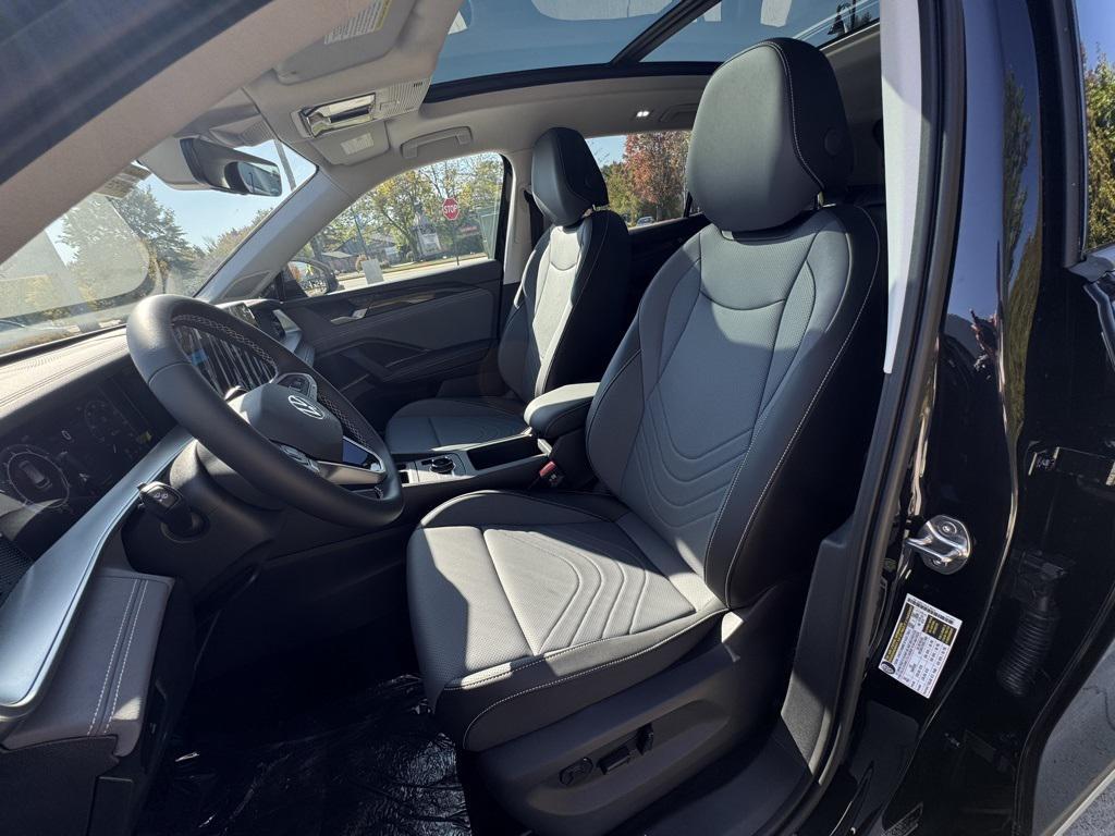 new 2025 Volkswagen Tiguan car, priced at $37,982