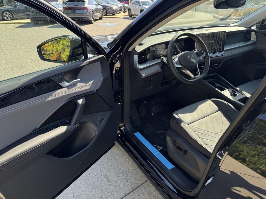 new 2025 Volkswagen Tiguan car, priced at $37,982