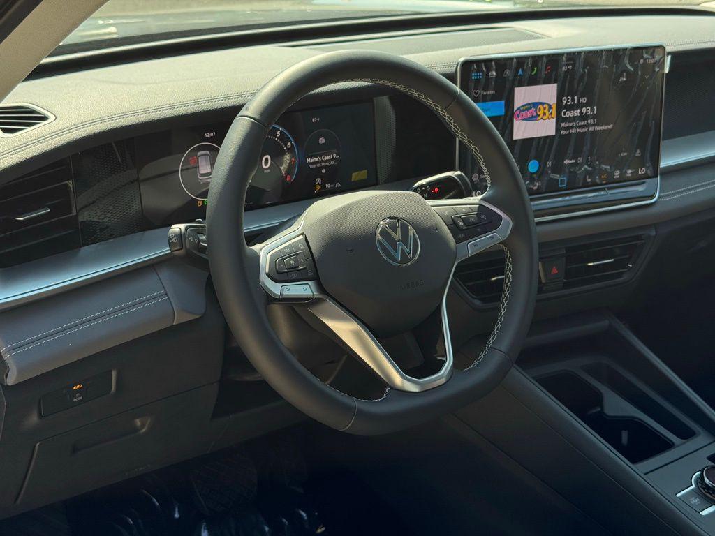 new 2025 Volkswagen Tiguan car, priced at $37,577