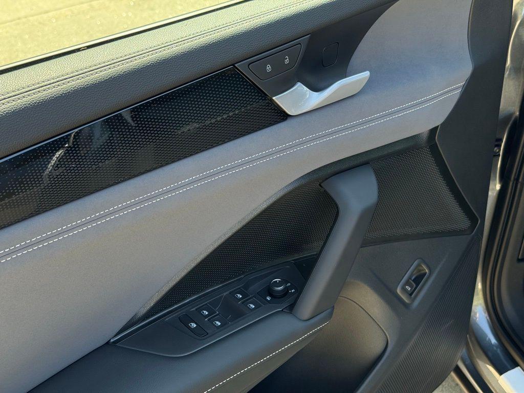 new 2025 Volkswagen Tiguan car, priced at $37,577