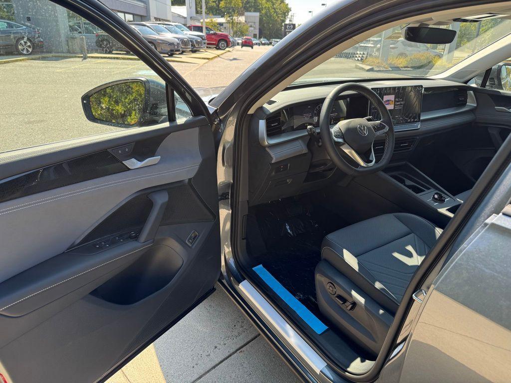 new 2025 Volkswagen Tiguan car, priced at $37,577