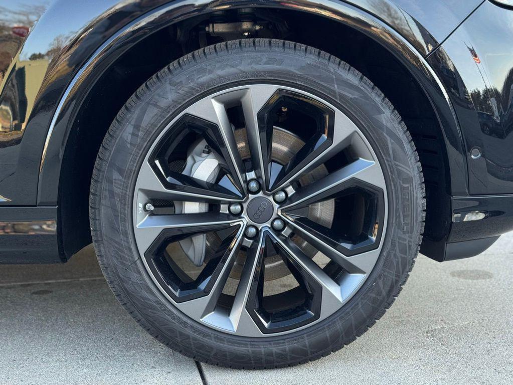 new 2026 Audi Q7 car, priced at $78,495