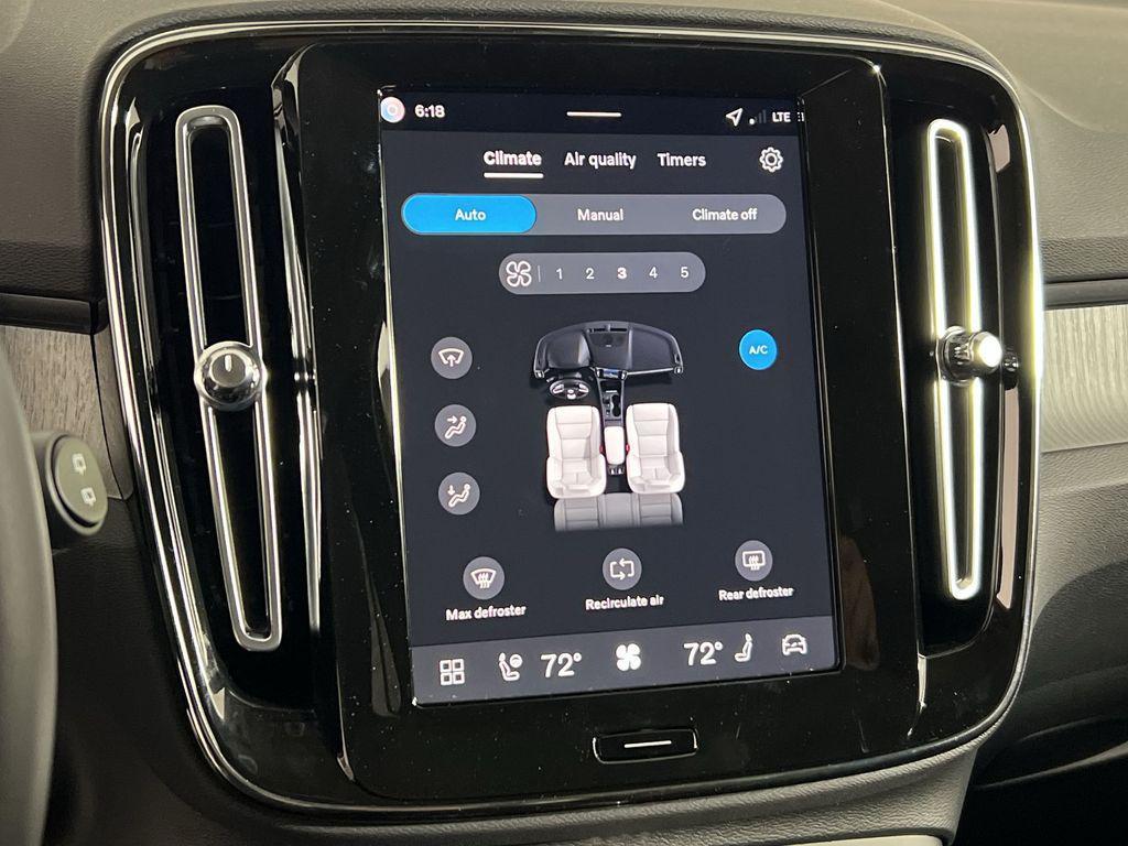 new 2026 Volvo XC40 car