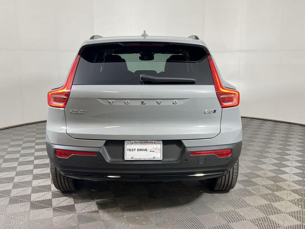 new 2026 Volvo XC40 car