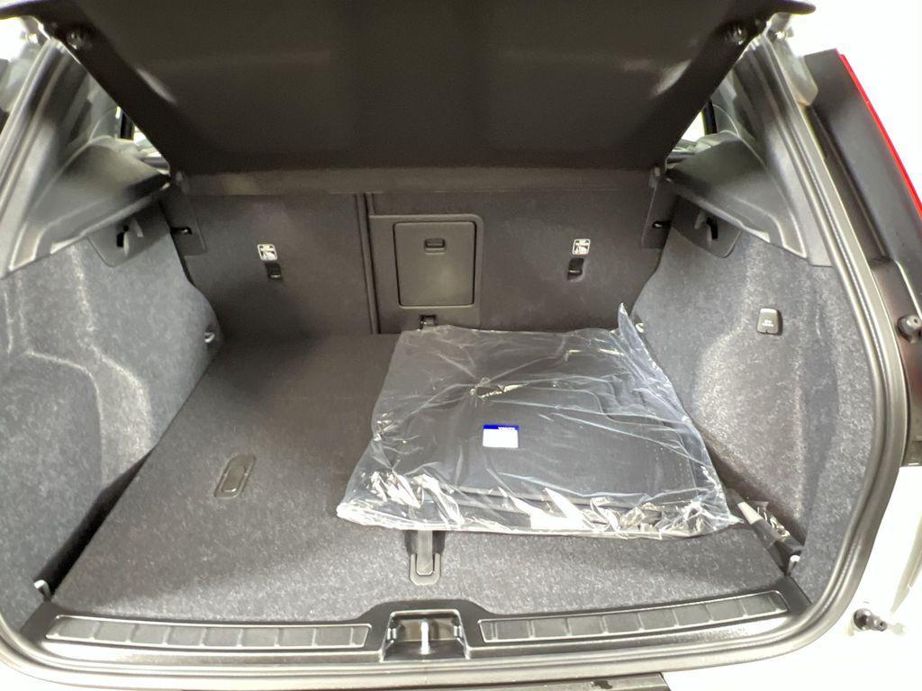 new 2026 Volvo XC40 car