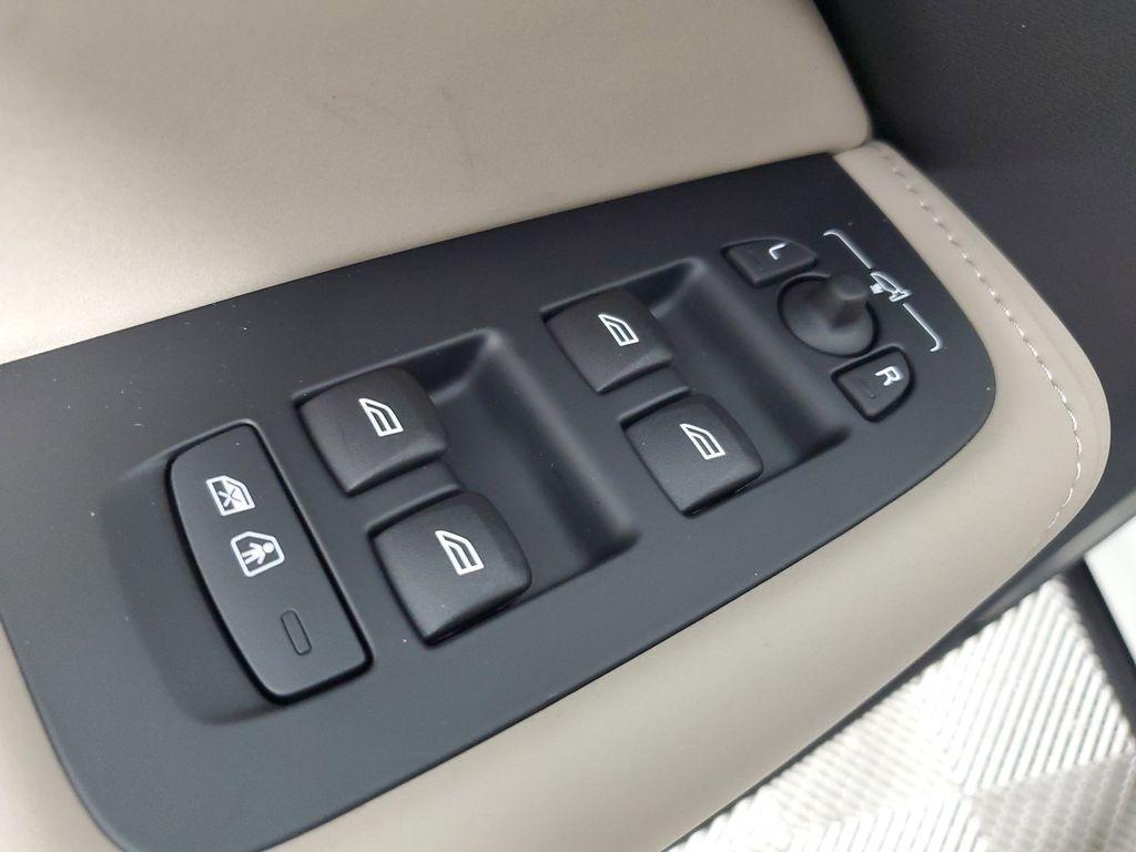 new 2026 Volvo XC60 car, priced at $58,105