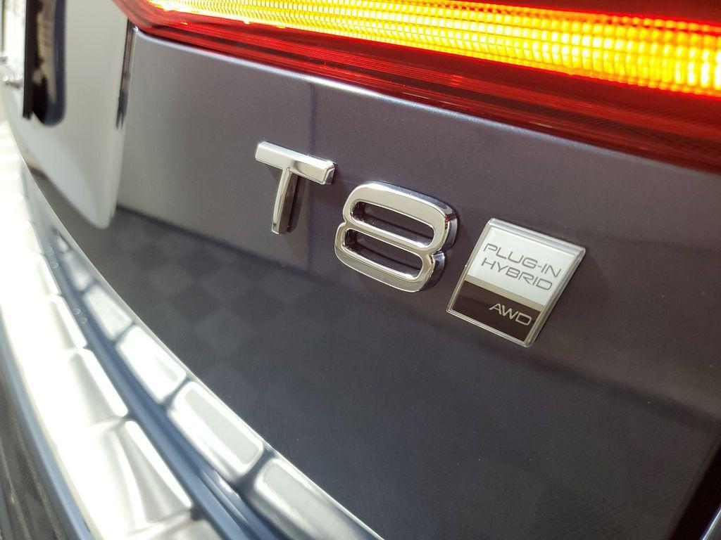 new 2026 Volvo XC60 Plug-In Hybrid car, priced at $70,204