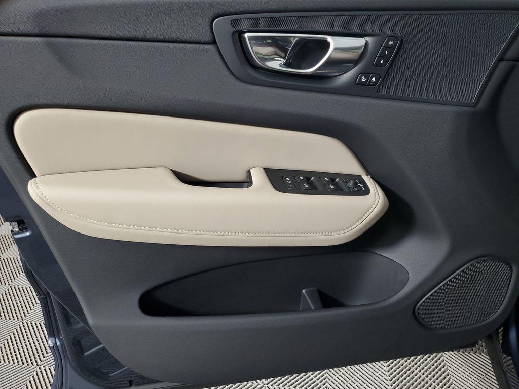 new 2026 Volvo XC60 Plug-In Hybrid car, priced at $70,204