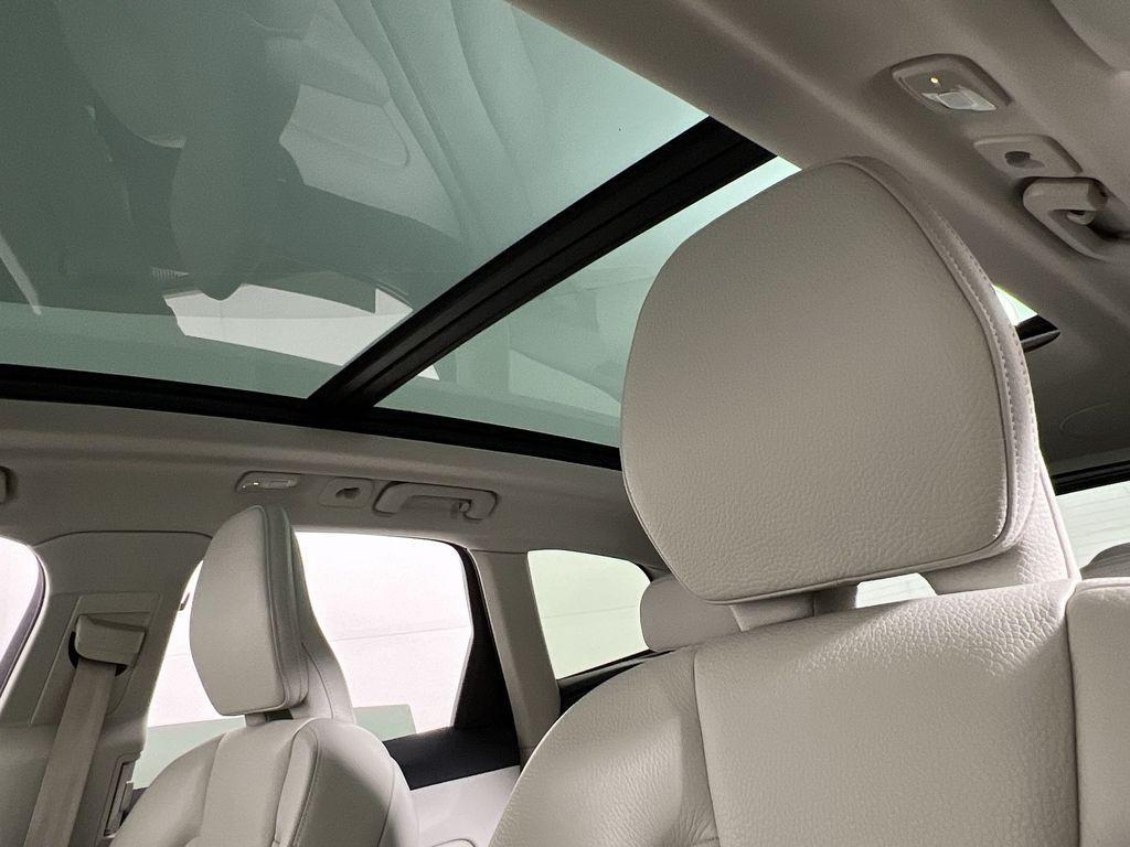used 2023 Volvo XC60 car, priced at $31,225