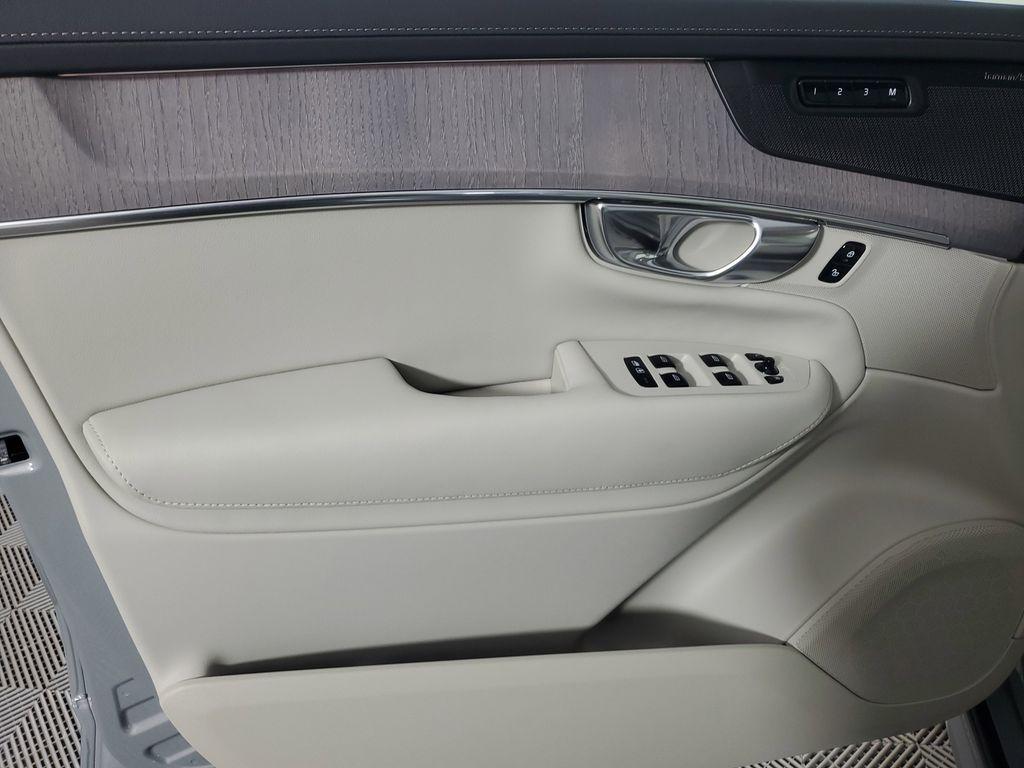 new 2026 Volvo XC90 car, priced at $76,069