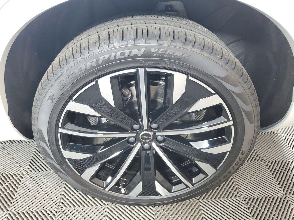 new 2026 Volvo XC90 car, priced at $76,069