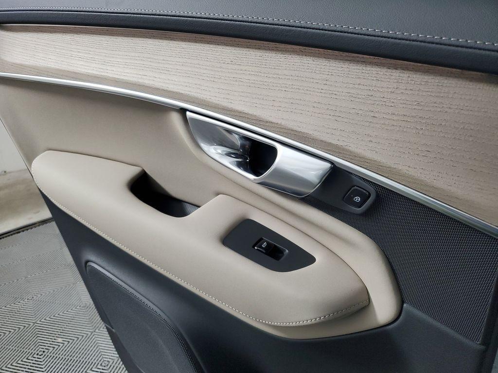 new 2026 Volvo XC90 car, priced at $76,069