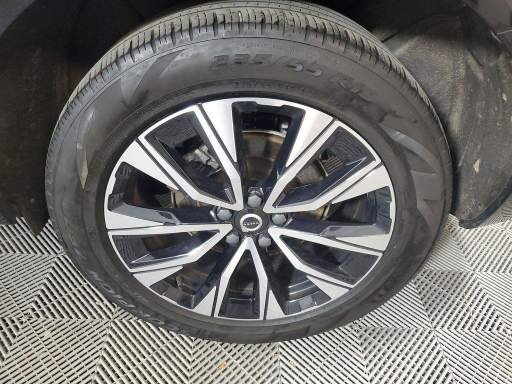 used 2023 Volvo XC60 car, priced at $32,894