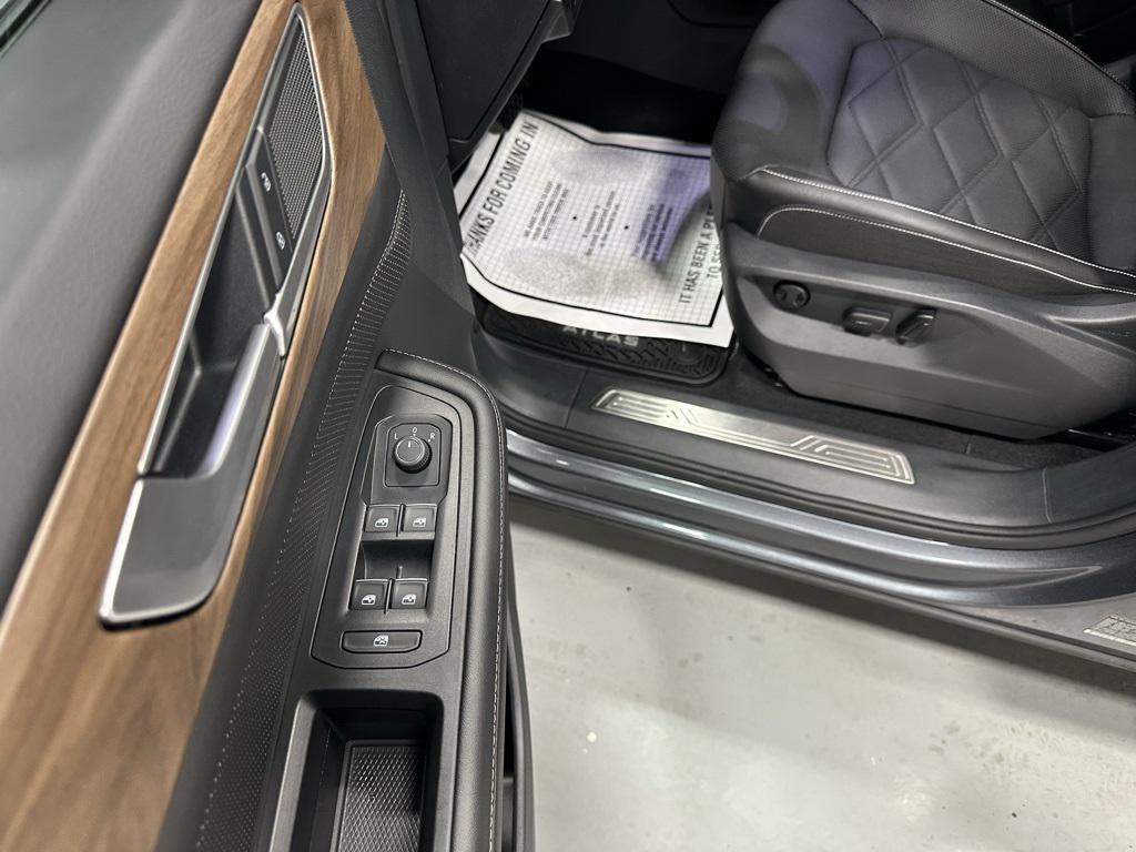 used 2025 Volkswagen Atlas car, priced at $32,495