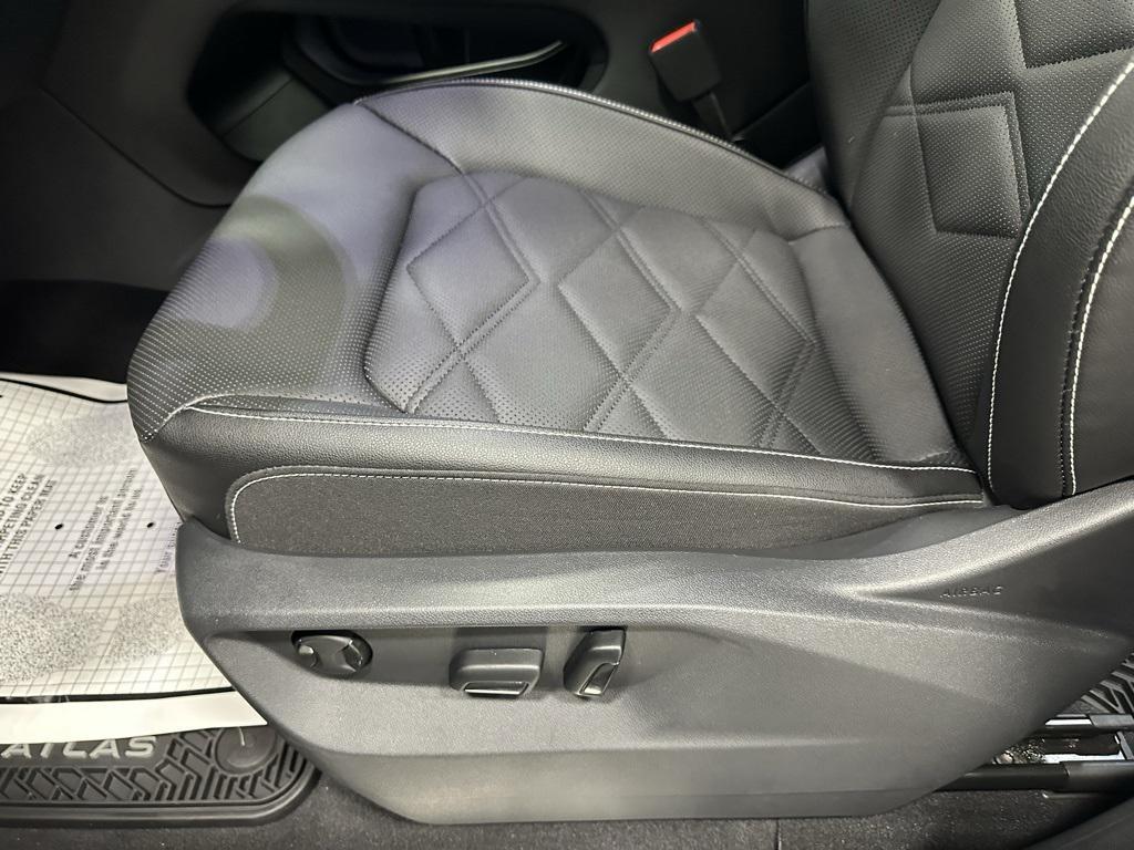 used 2025 Volkswagen Atlas car, priced at $32,495