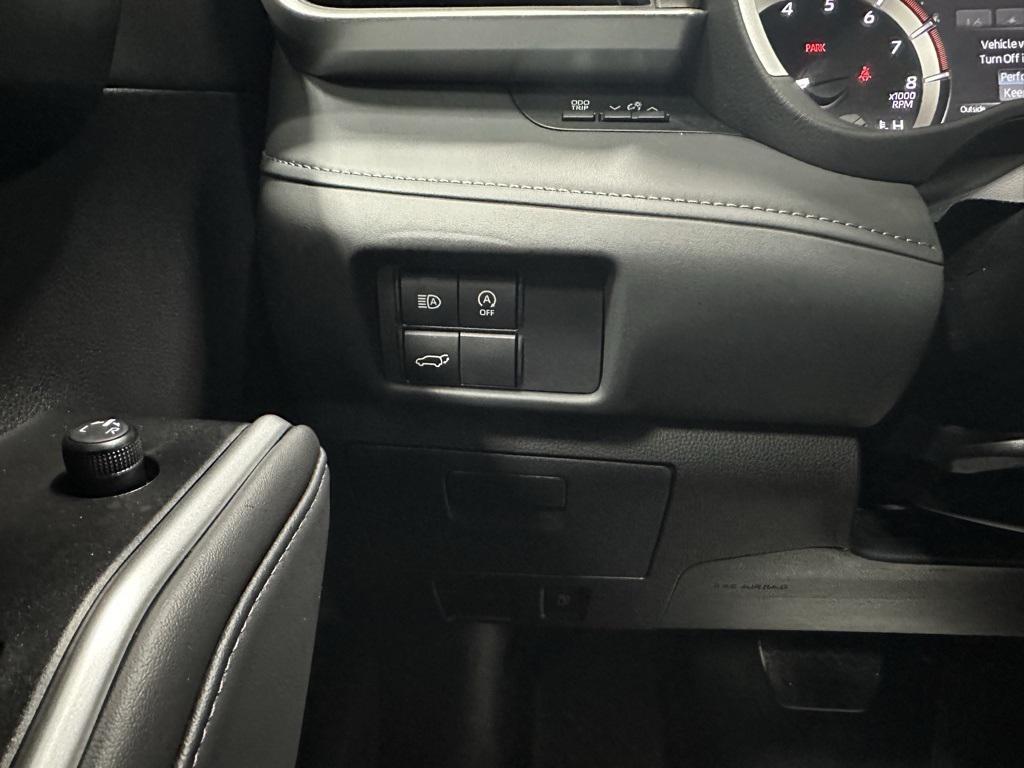 used 2025 Toyota Highlander car