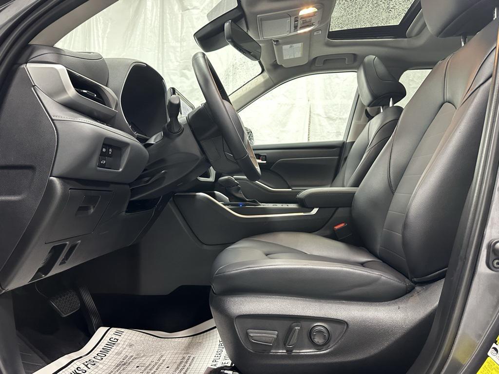 used 2025 Toyota Highlander car