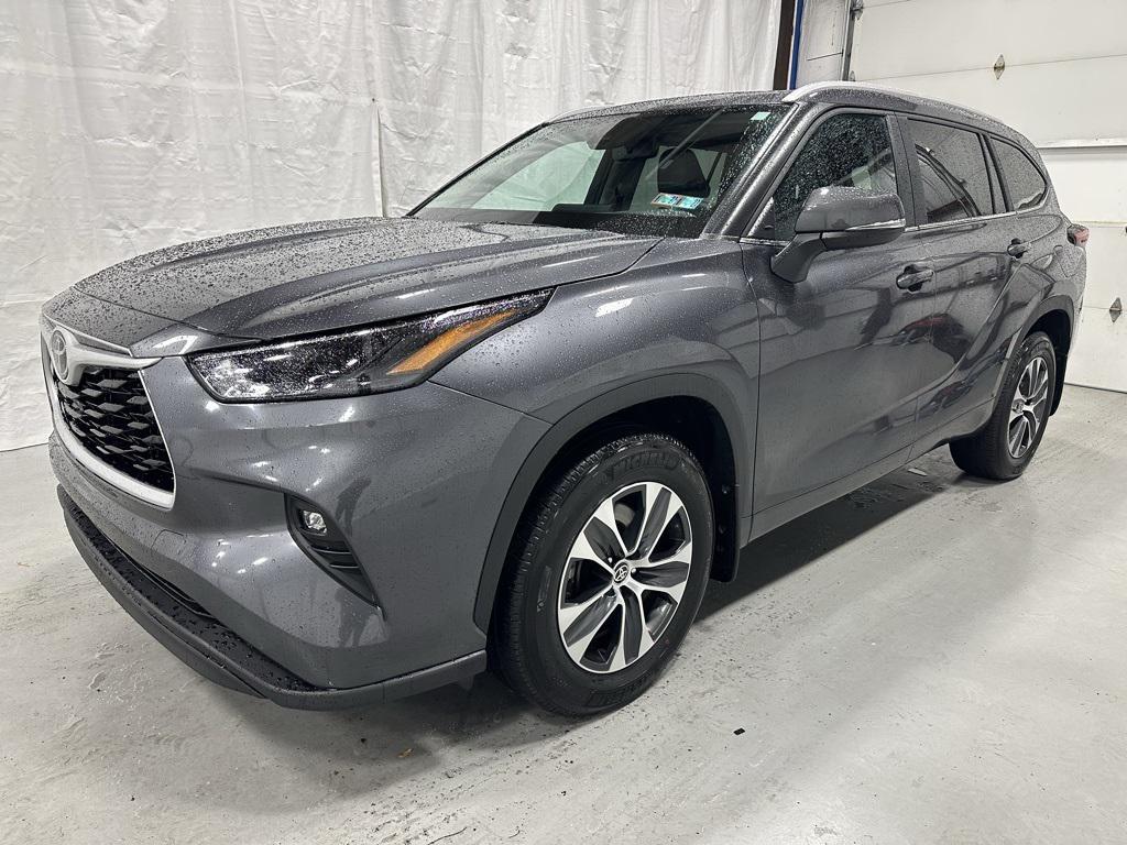 used 2025 Toyota Highlander car