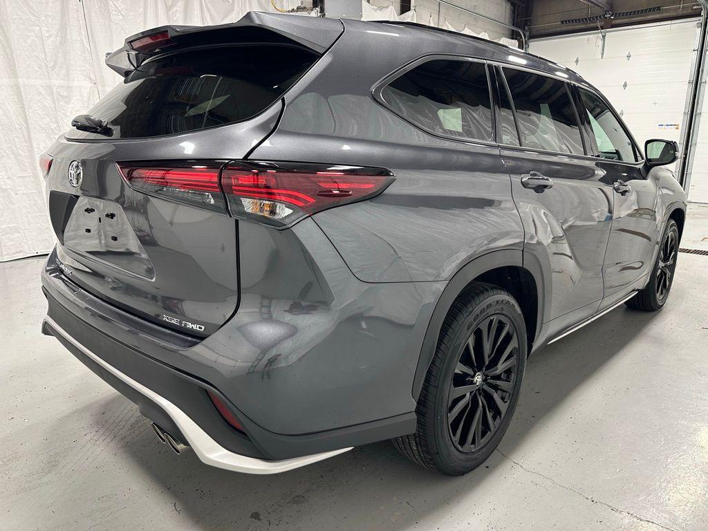 used 2025 Toyota Highlander car