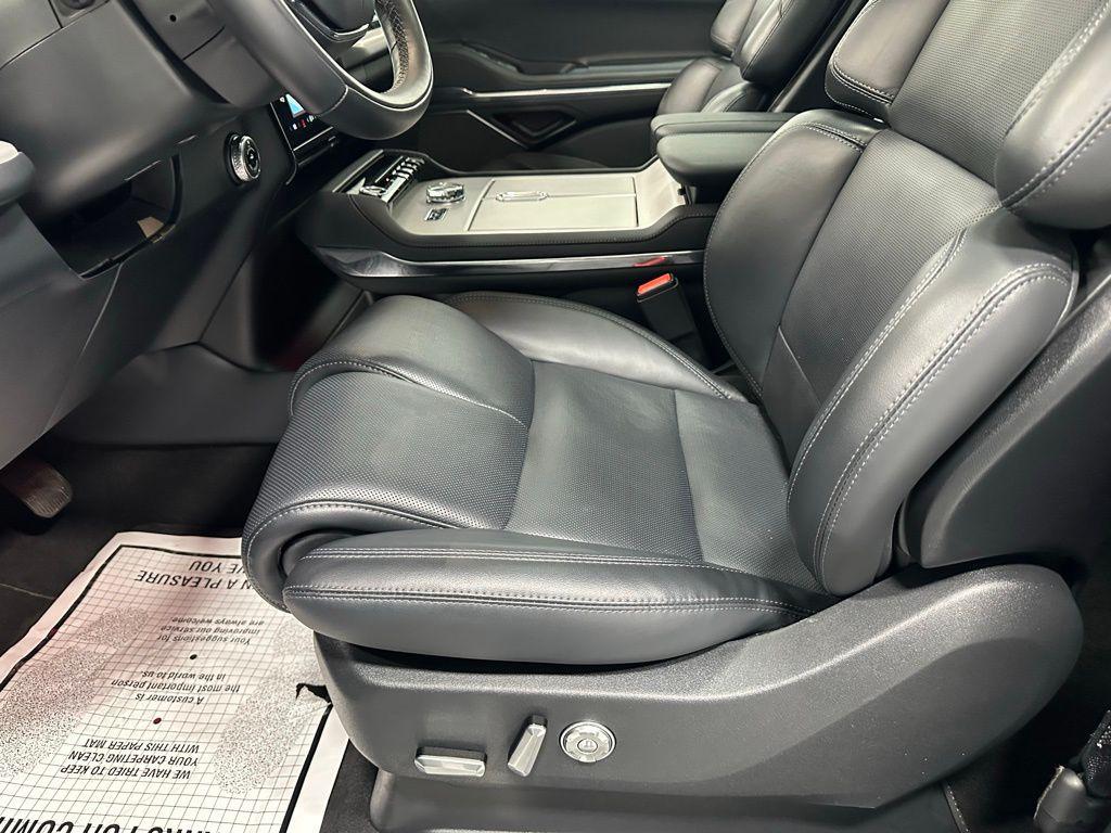 used 2025 Lincoln Navigator car, priced at $83,485