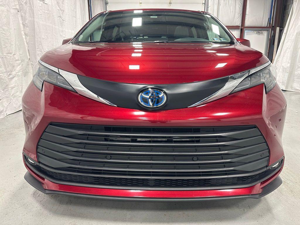 used 2025 Toyota Sienna car, priced at $43,995