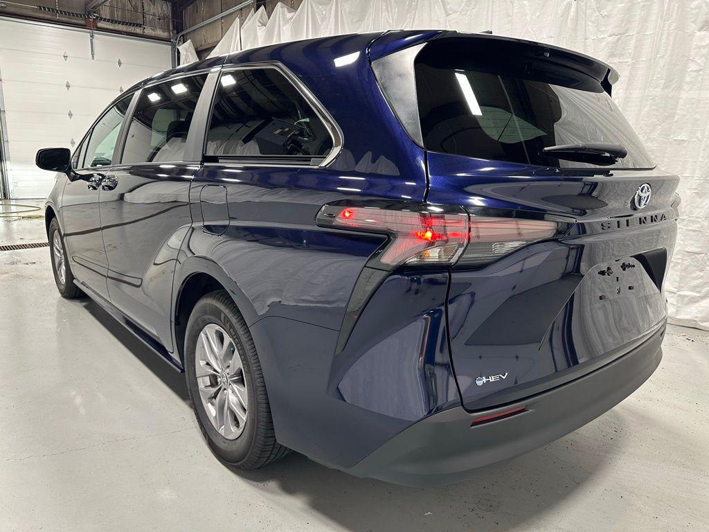 used 2025 Toyota Sienna car, priced at $39,995