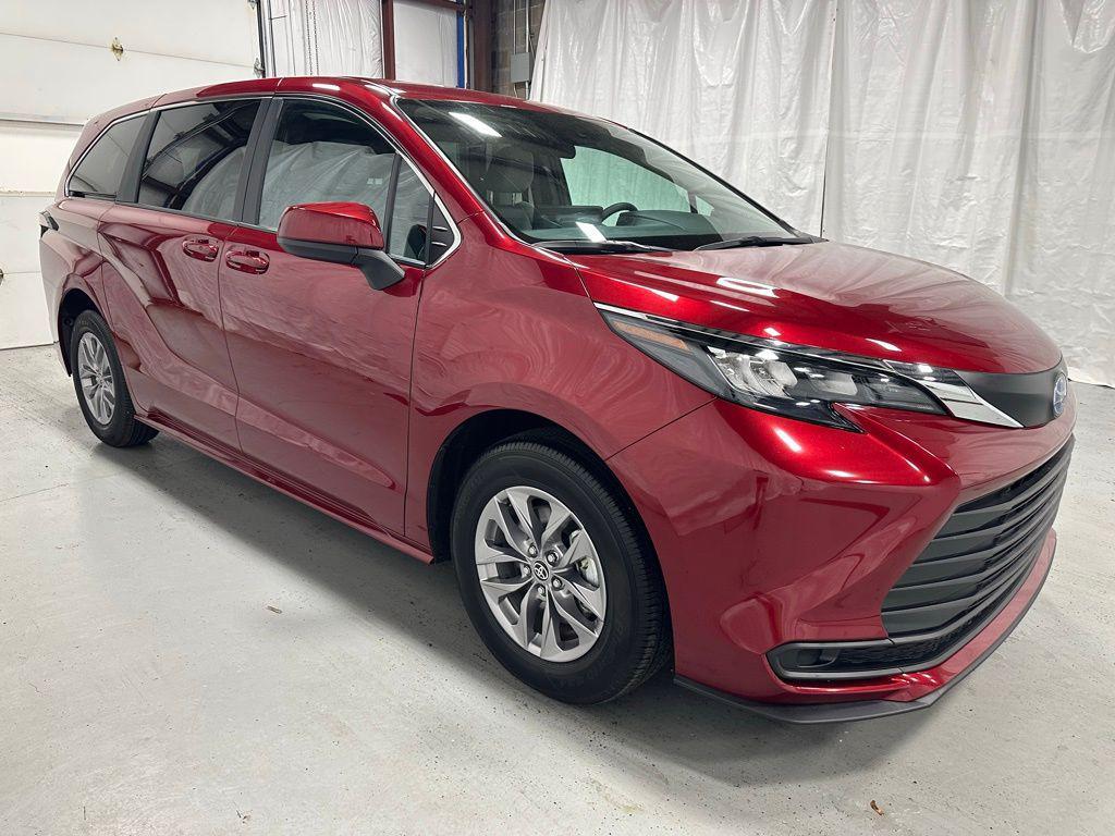 used 2025 Toyota Sienna car