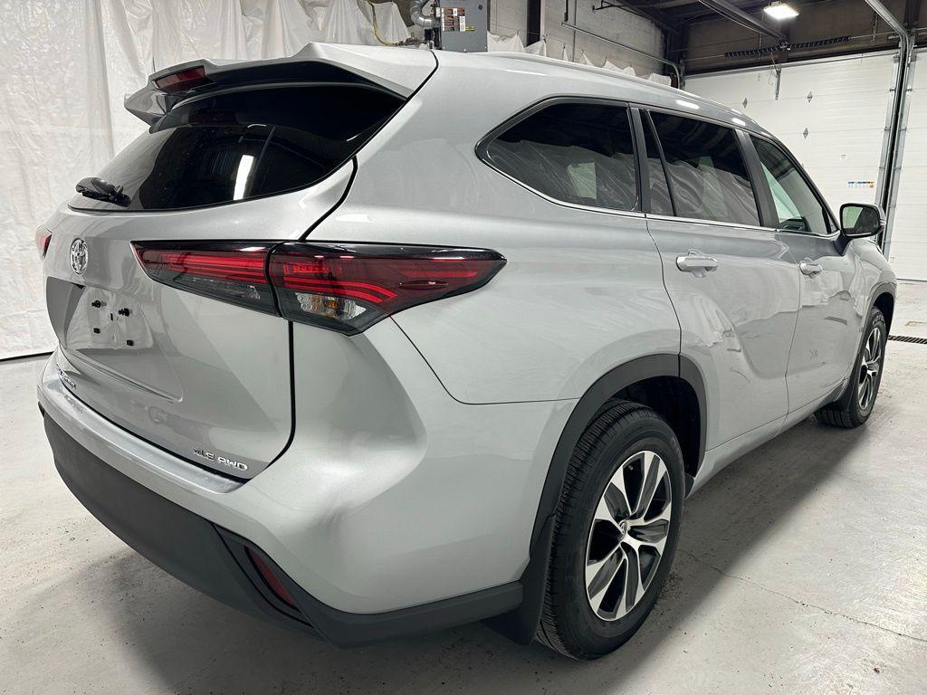 used 2025 Toyota Highlander car, priced at $40,995
