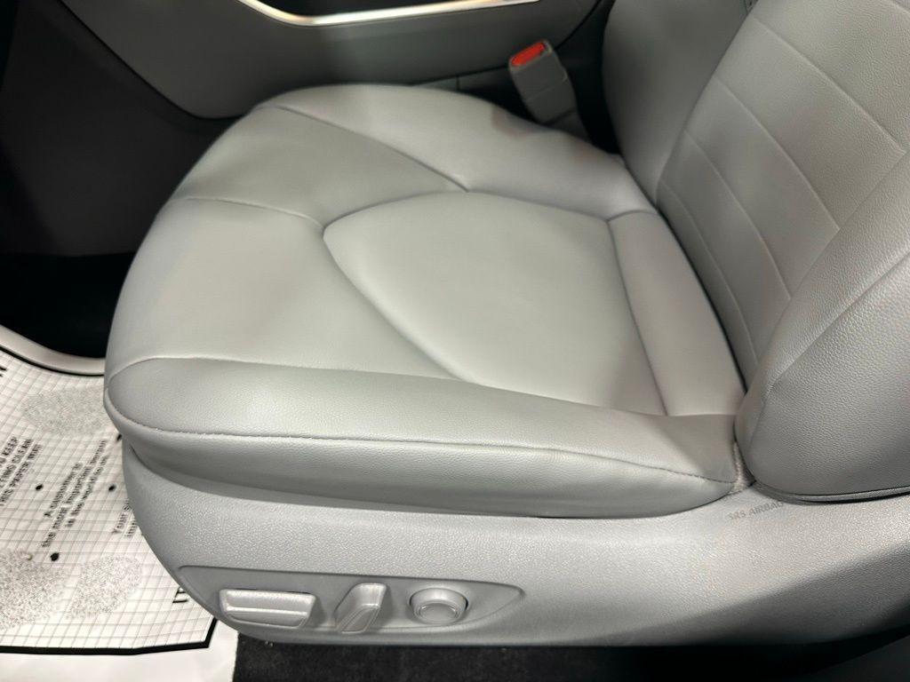 used 2025 Toyota Highlander car, priced at $40,995